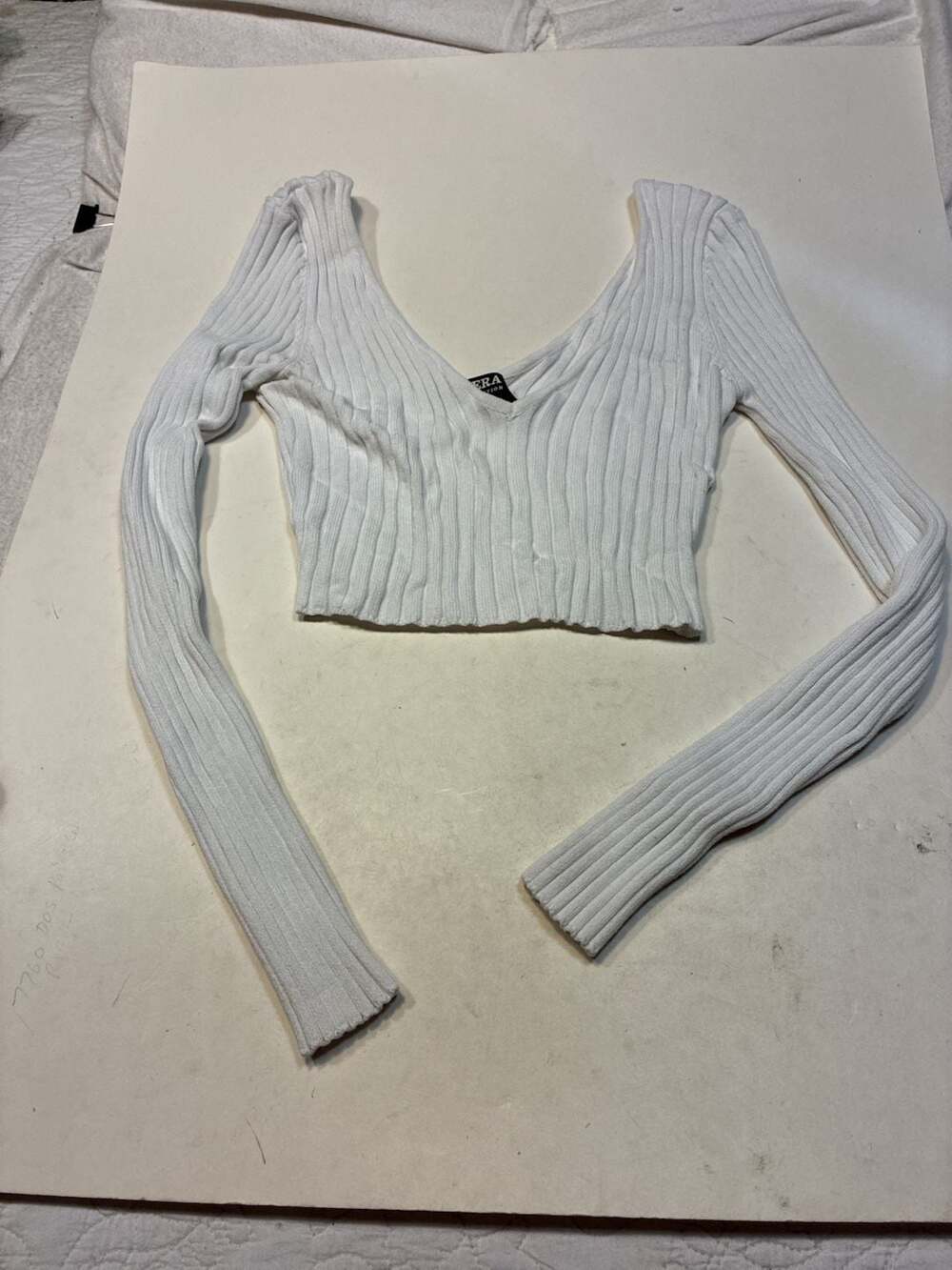 Hera Collection White Ribbed Long Sleeve Cropped Sweater